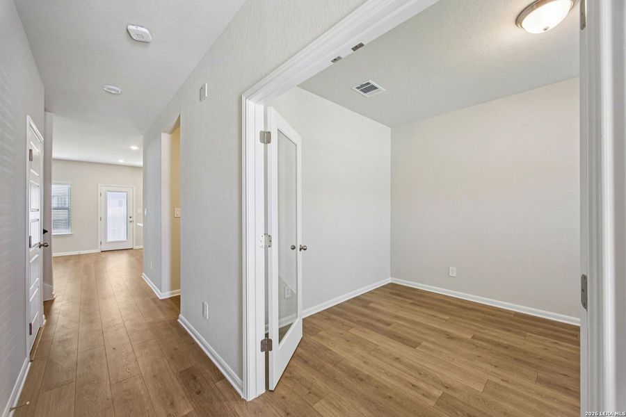 Spacious, unfurnished interior of a new home in Arcadia Ridge - Premier Series, San Antonio (Image 32).
