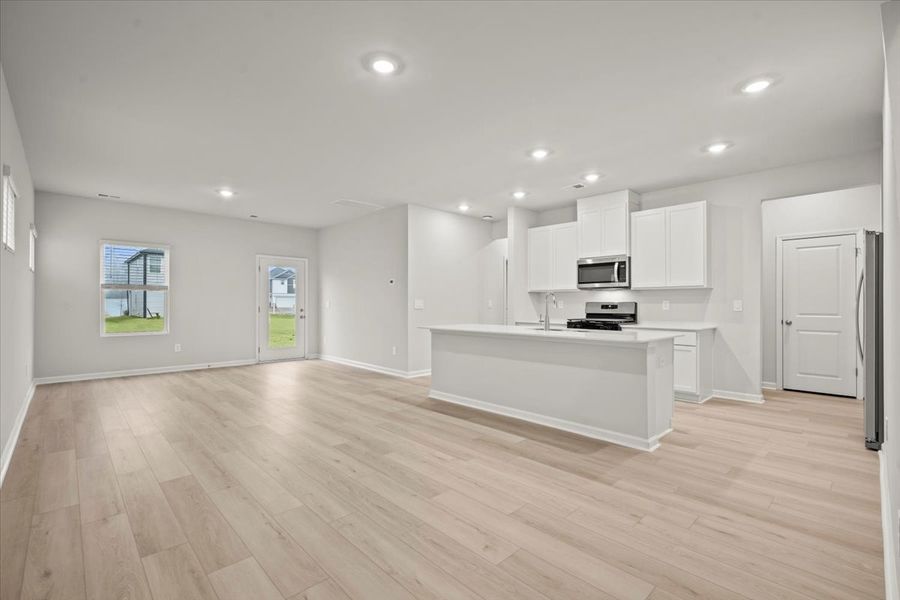 Spacious, unfurnished interior of a new home in Pleasant Brook, Piedmont (Image 10).