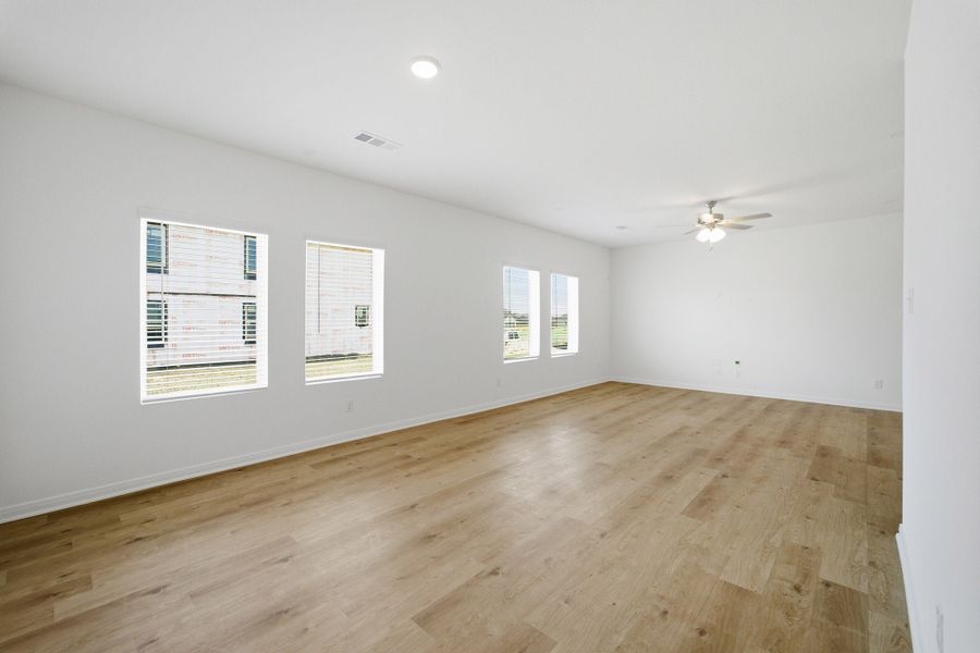 Spacious, unfurnished interior of a new home in Westridge, McKinney (Image 28).