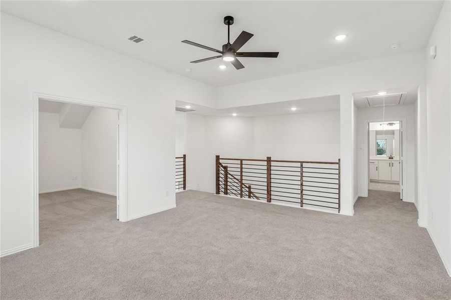 Spacious, unfurnished interior of a new home in Willow Wood, McKinney (Image 31).