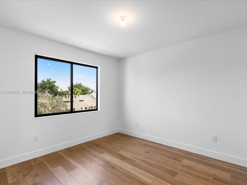 Spacious, unfurnished interior of a new home in , Miami (Image 71).