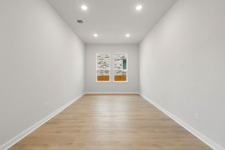 Spacious, unfurnished interior of a new home in Heritage, Dripping Springs (Image 33).