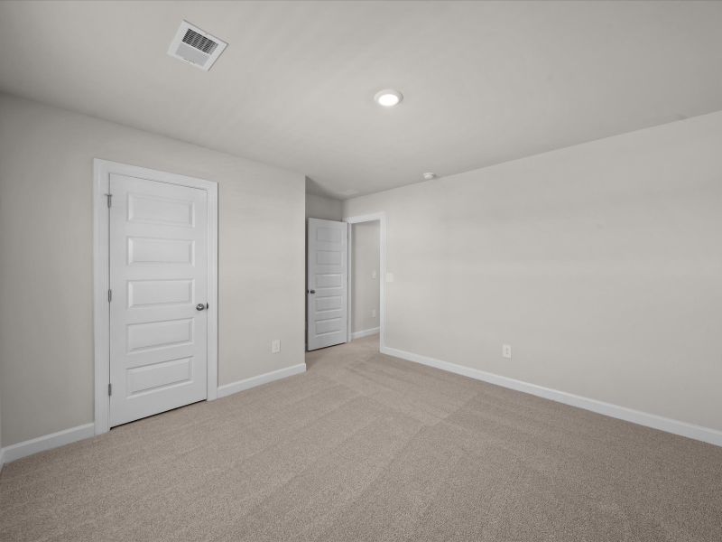 Spacious, unfurnished interior of a new home in Vickery Station, Woodruff (Image 17).