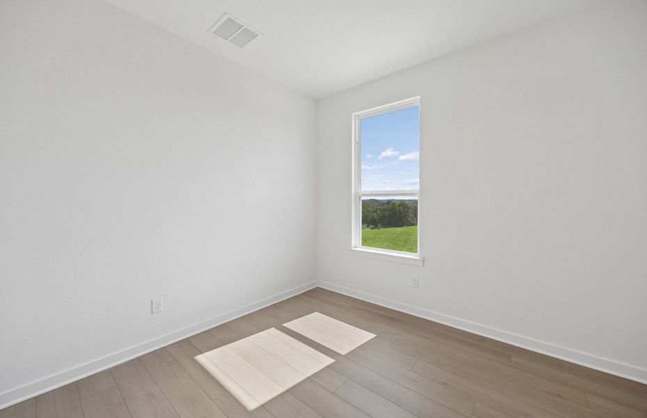 Spacious, unfurnished interior of a new home in Crescent Bluff, Georgetown (Image 14).