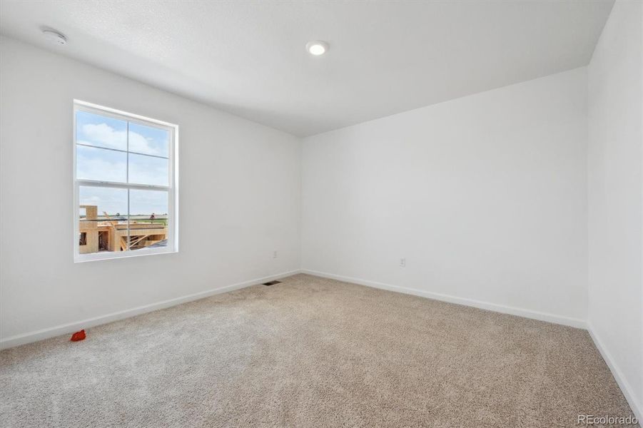 Spacious, unfurnished interior of a new home in Vista West, Keenesburg (Image 10).