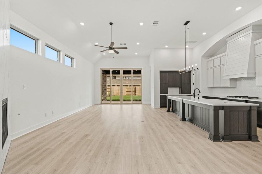 Kitchen/Family Room Kitchen/Family Room