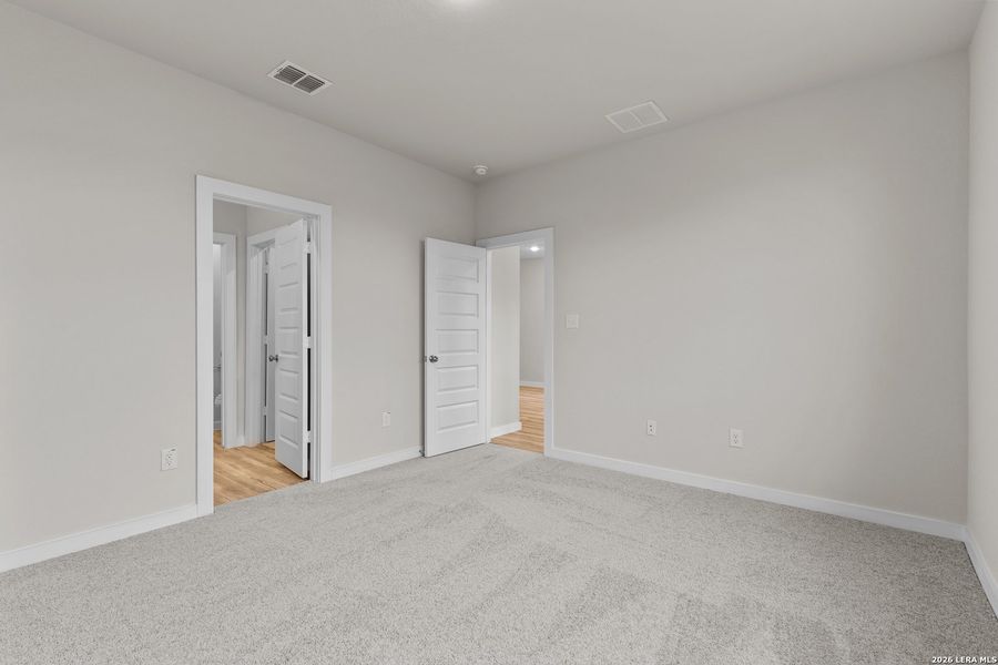 Spacious, unfurnished interior of a new home in Agave, San Antonio (Image 9).