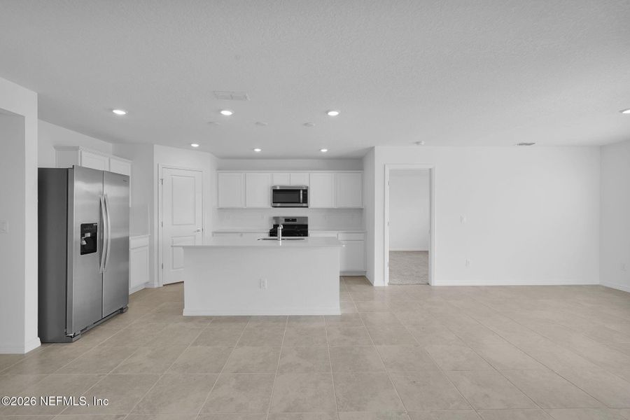 Spacious, unfurnished interior of a new home in Wells Landing, Jacksonville (Image 26).