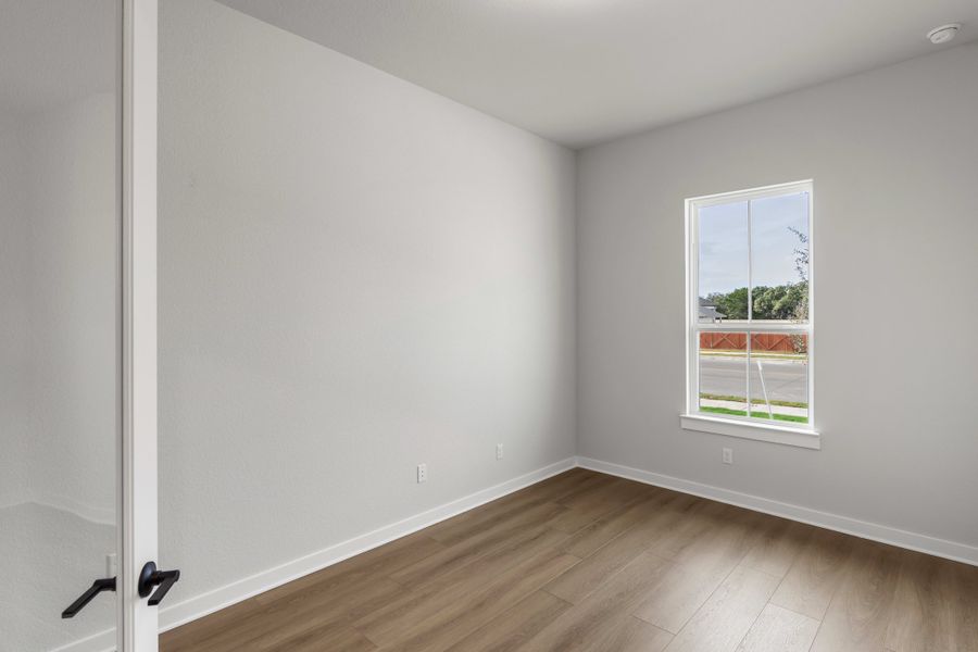 Spacious, unfurnished interior of a new home in Lariat, Liberty Hill (Image 18).