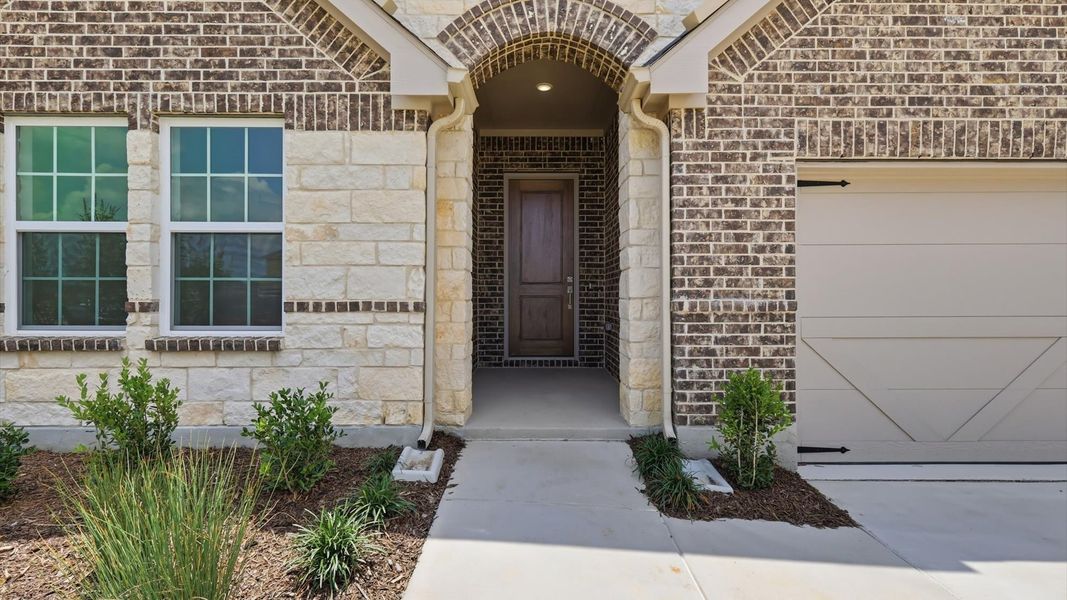 Exterior details and patio area of a home in Taylor Estates, Corinth (Image 3).