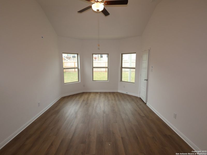 Spacious, unfurnished interior of a new home in Greenspoint Heights, Seguin (Image 20).