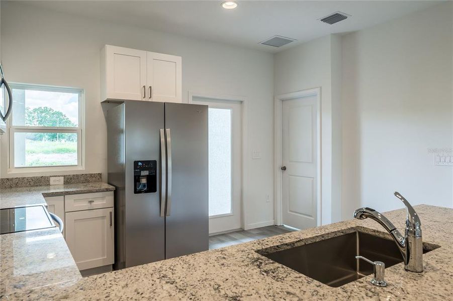 Furnished interior view inside a new home in , Orlando (Image 8).