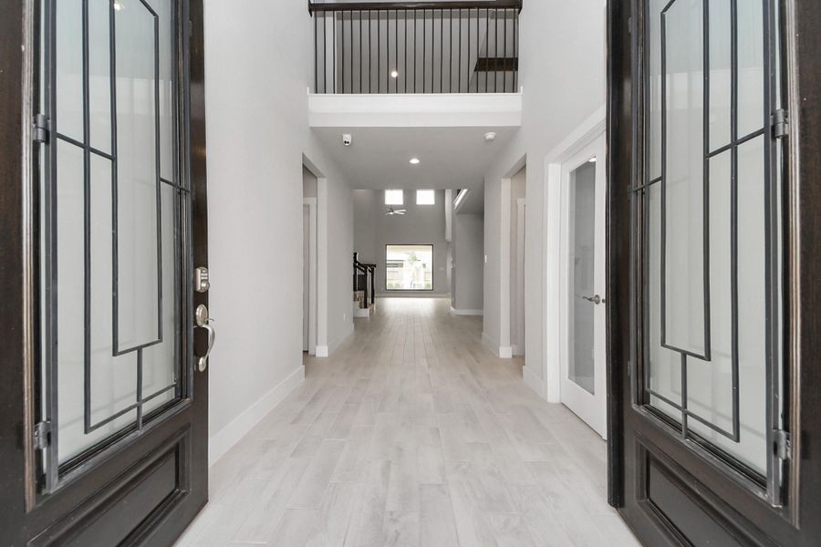 Spacious, unfurnished interior of a new home in Sunterra, Katy (Image 19). Spacious, unfurnished interior of a new home in Sunterra, Katy (Image 19).
