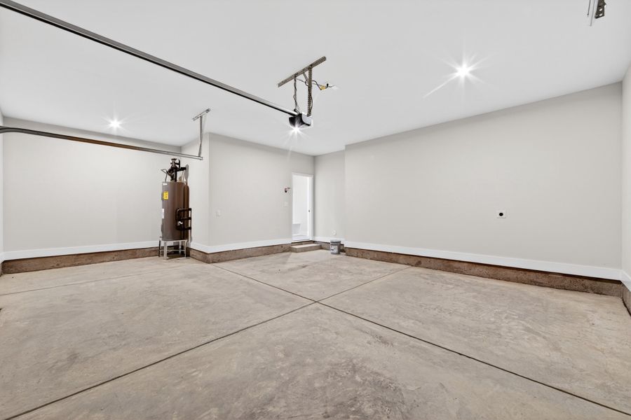 Spacious, unfurnished interior of a new home in Seven Oaks, Belmont (Image 48).