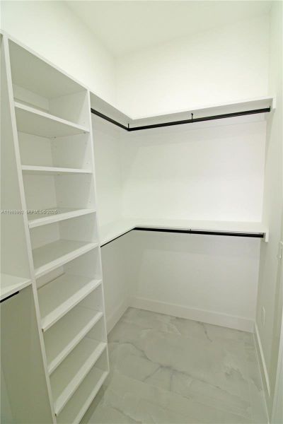 Spacious, unfurnished interior of a new home in , Lehigh Acres (Image 22).