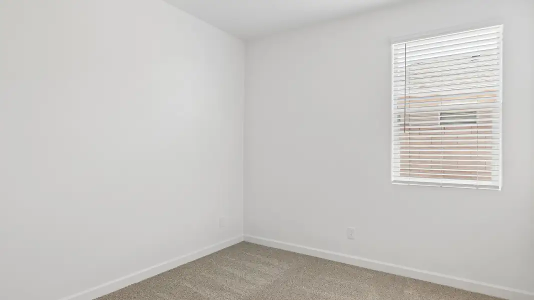 Spacious, unfurnished interior of a new home in Quail Ranch, San Tan Valley (Image 22).