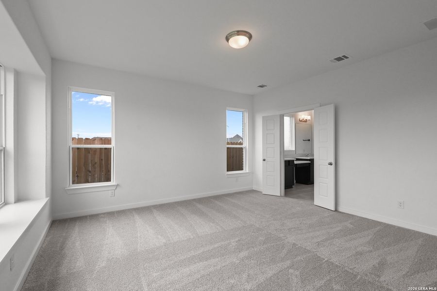 Spacious, unfurnished interior of a new home in Sunflower Ridge, New Braunfels (Image 41).