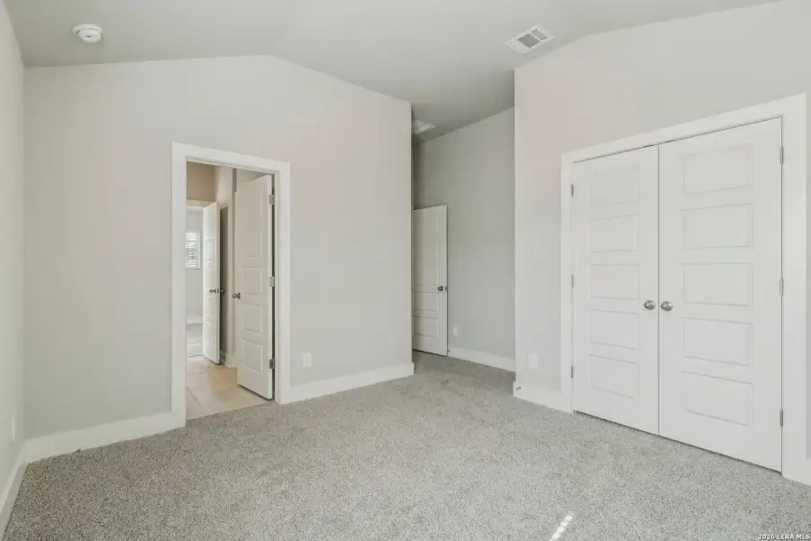 Spacious, unfurnished interior of a new home in Fox Falls, Boerne (Image 15).