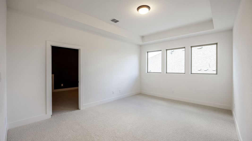 Spacious, unfurnished interior of a new home in Palmera Ridge 60', Leander (Image 8).