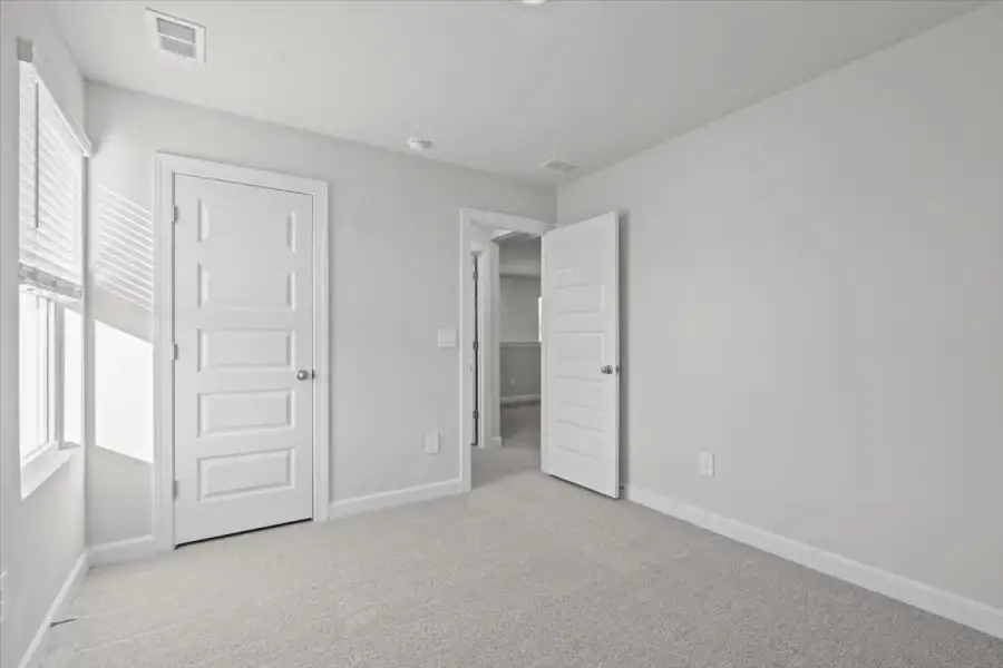 Spacious, unfurnished interior of a new home in Creek Ridge - Heritage Collection, Spartanburg (Image 18).