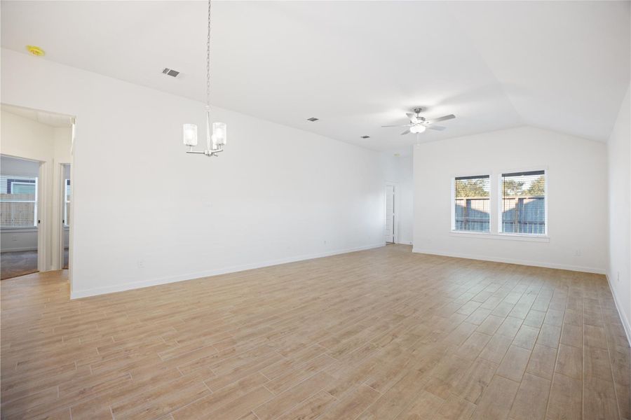 Spacious, unfurnished interior of a new home in Glendale Lakes, Rosharon (Image 16).