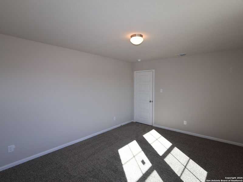 Spacious, unfurnished interior of a new home in Winding Brook, San Antonio (Image 26).
