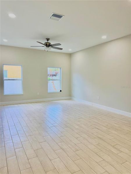 Spacious, unfurnished interior of a new home in , Orlando (Image 6).