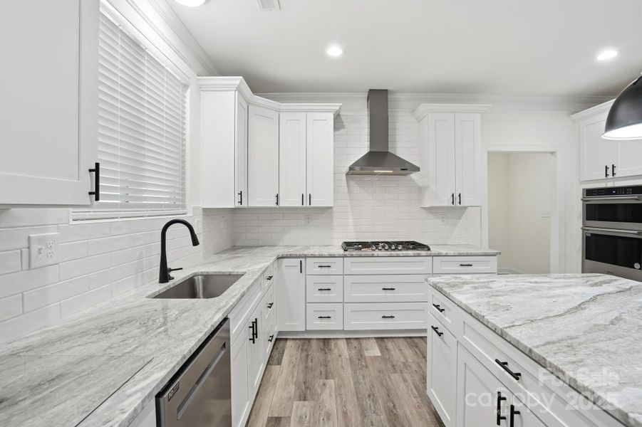 Chef's Kitchen with Large Island