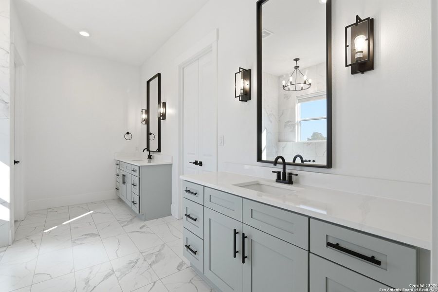 Furnished interior view inside a new home in , Bandera (Image 8).