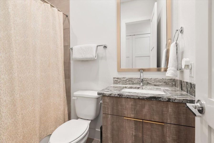 Upstairs shared bathroom between secondary bedrooms. Upstairs shared bathroom between secondary bedrooms.