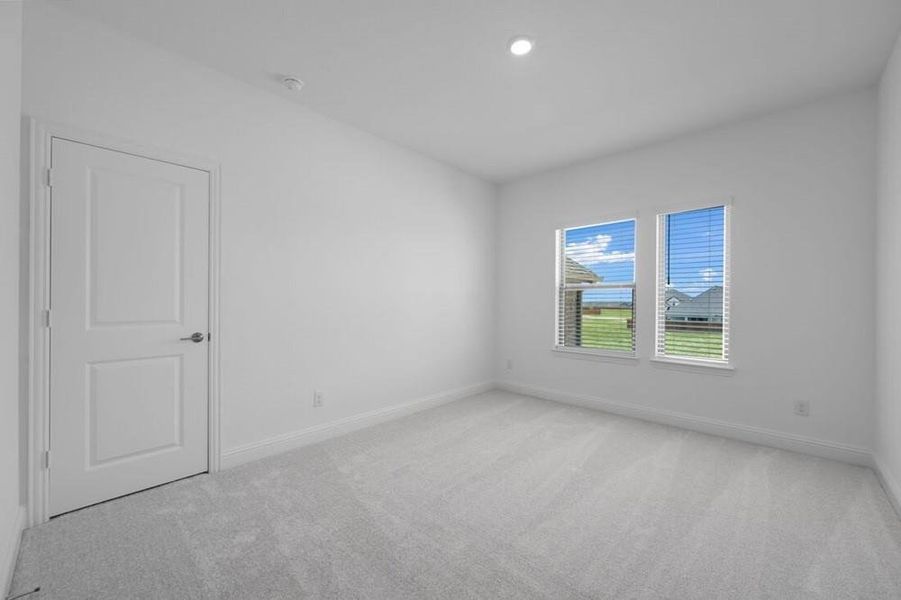 Spacious, unfurnished interior of a new home in South Oak 60s, Lakewood Village (Image 25).