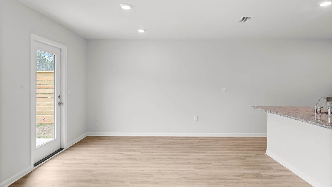 Representative unfurnished interior of a home built from the Freeport by D.R. Horton in Sunny Hills, Chipley (Image 22).