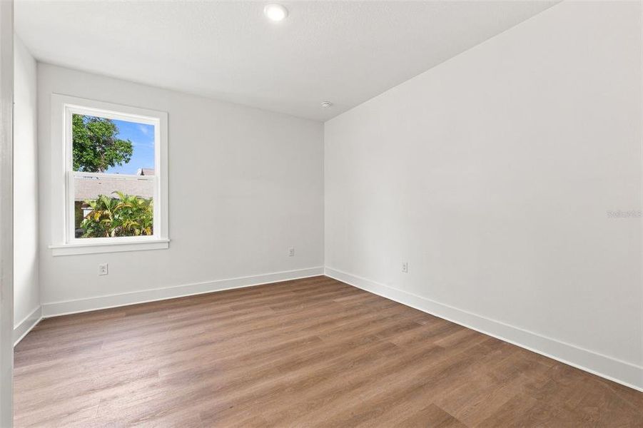 Spacious, unfurnished interior of a new home in , Tampa (Image 16).