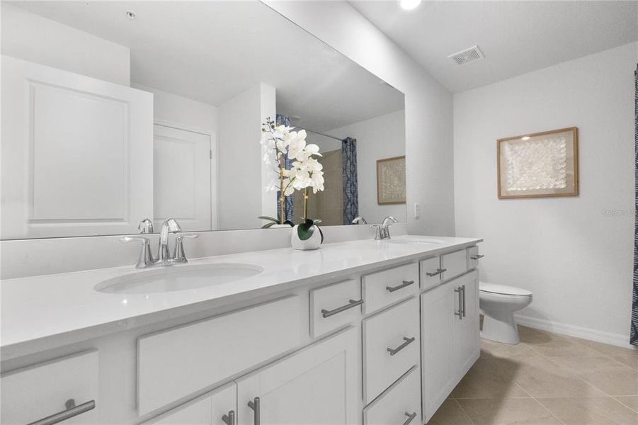 Furnished interior view inside a new home in Wellen Park Golf & Country Club, Venice (Image 24). Furnished interior view inside a new home in Wellen Park Golf & Country Club, Venice (Image 24).