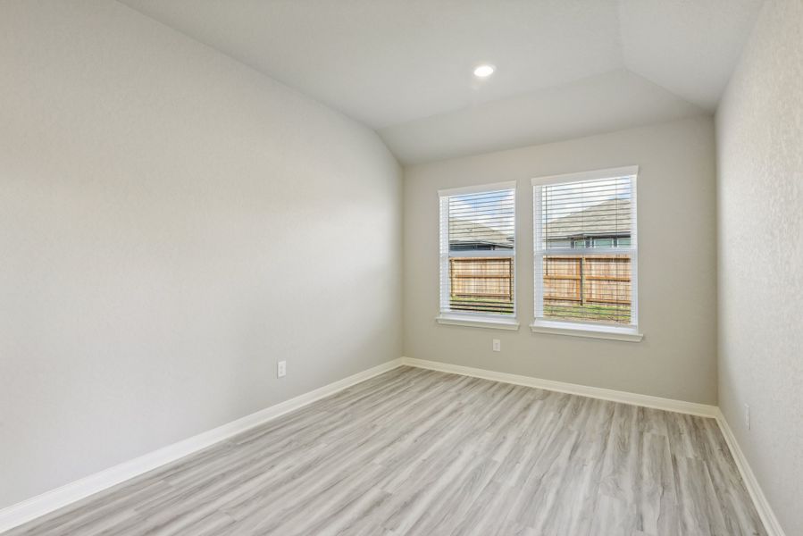 Spacious, unfurnished interior of a new home in Lexington Parke, Del Valle (Image 15).