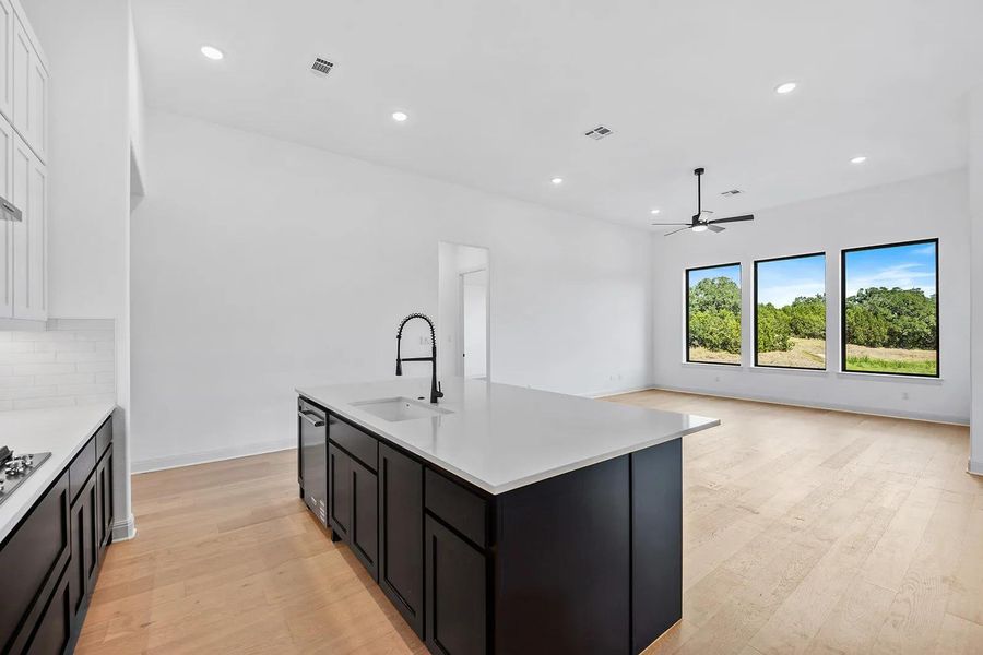 Huntley II C kitchen