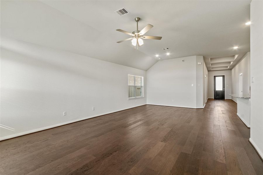 Spacious, unfurnished interior of a new home in Sunterra, Katy (Image 27).