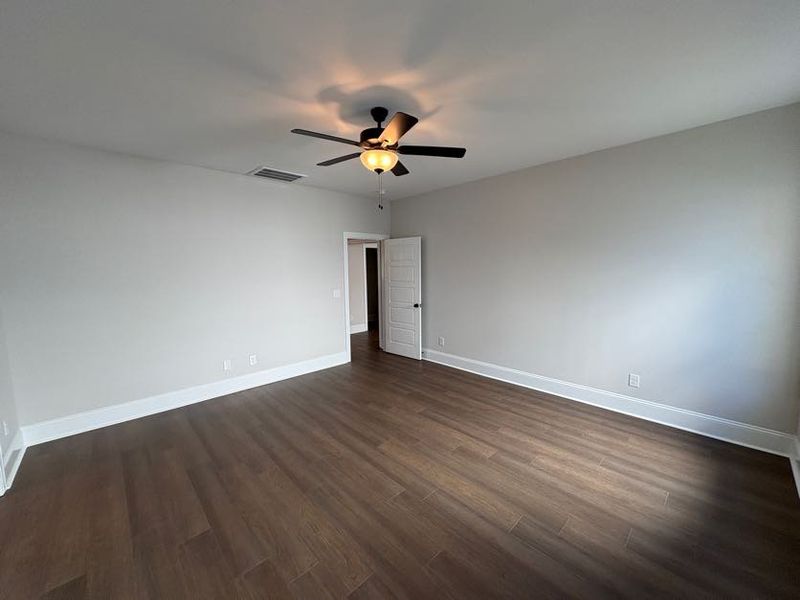 Spacious, unfurnished interior of a new home in Riverside Cove, Wilmington (Image 29).