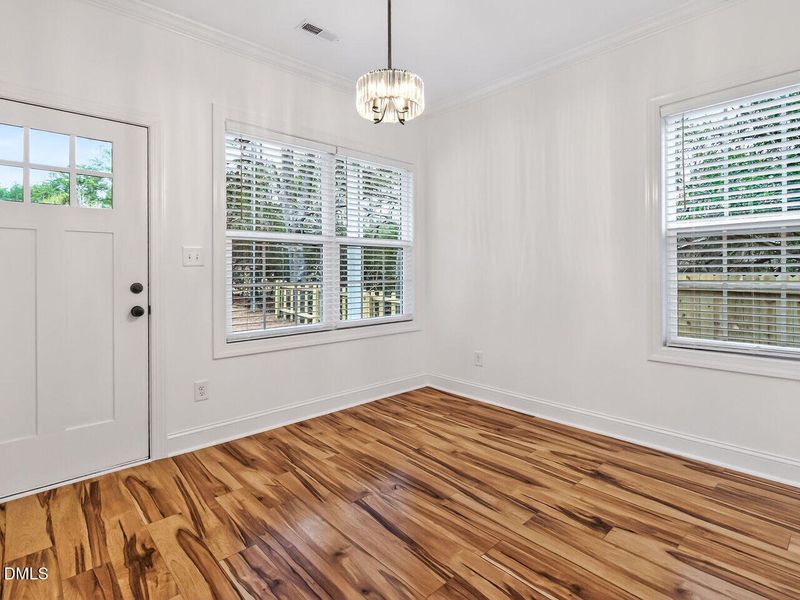 004-1280x960-living-room