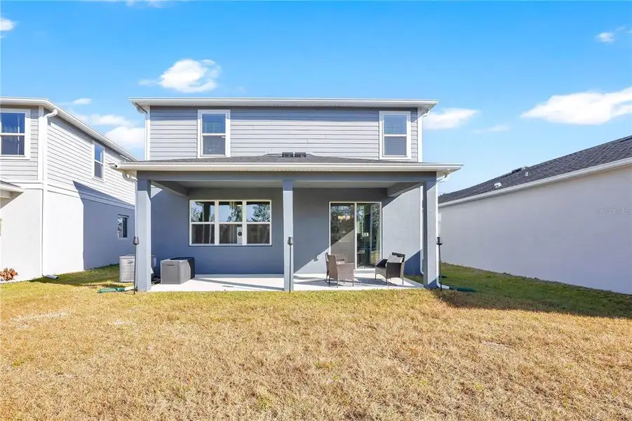 Exterior details and patio area of a home in , Clermont (Image 3).