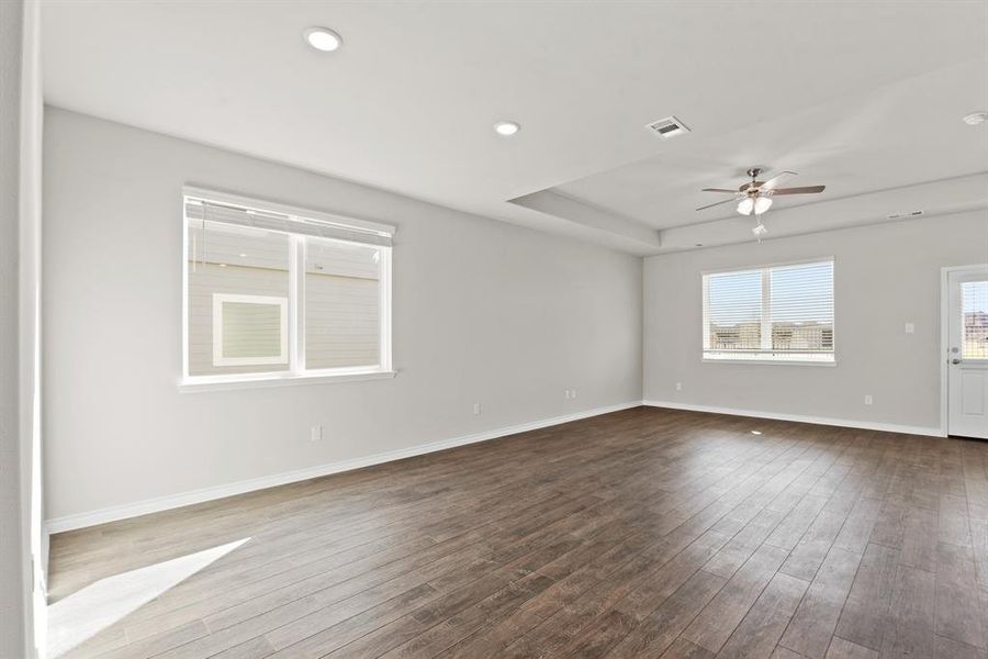 Spacious, unfurnished interior of a new home in Deer Creek, Crowley (Image 10).