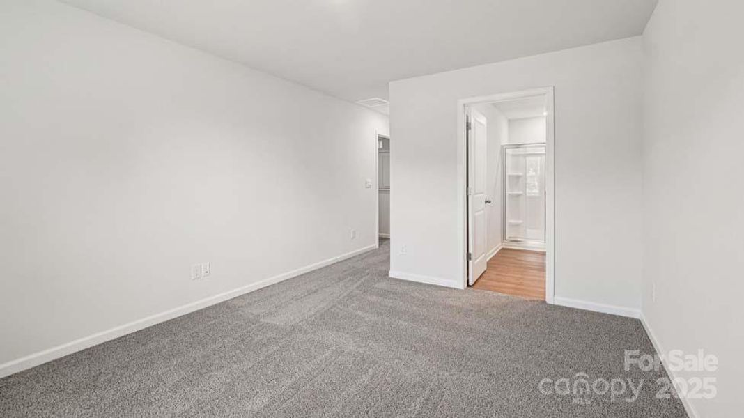 Spacious, unfurnished interior of a new home in Mallard Creek Townhomes, Charlotte (Image 17). Spacious, unfurnished interior of a new home in Mallard Creek Townhomes, Charlotte (Image 17).