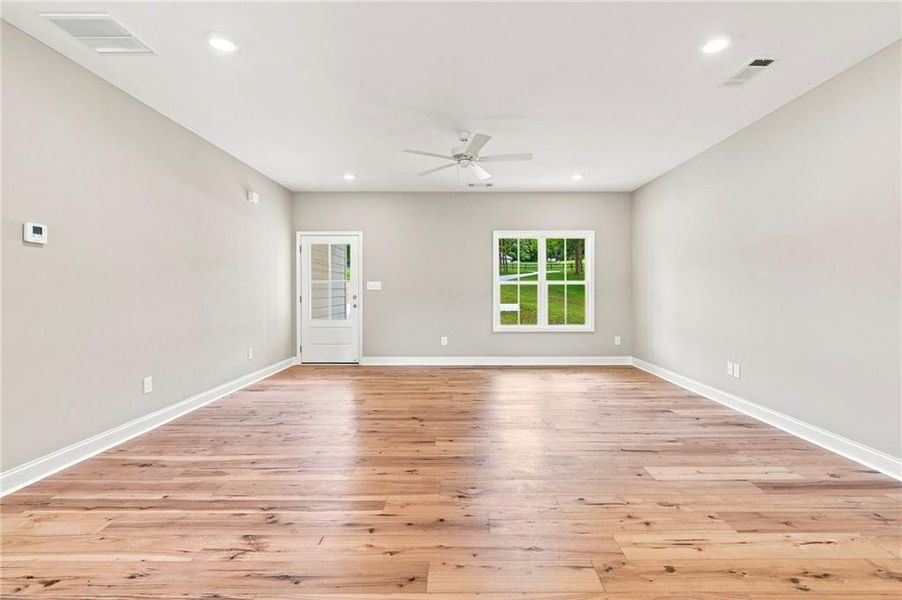 Spacious, unfurnished interior of a new home in , Jasper (Image 16).
