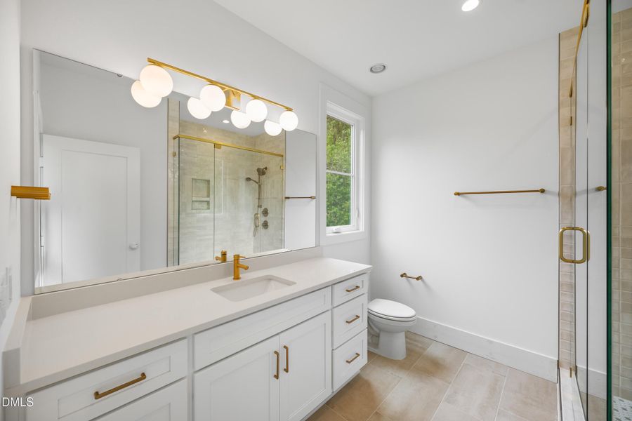 49 -2817 claremont rd, interior