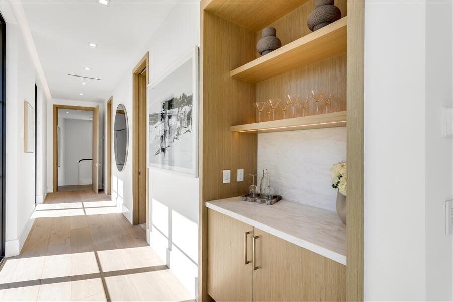 dash_PRIMARY_BEDROOM_ENTRANCE dash_PRIMARY_BEDROOM_ENTRANCE
