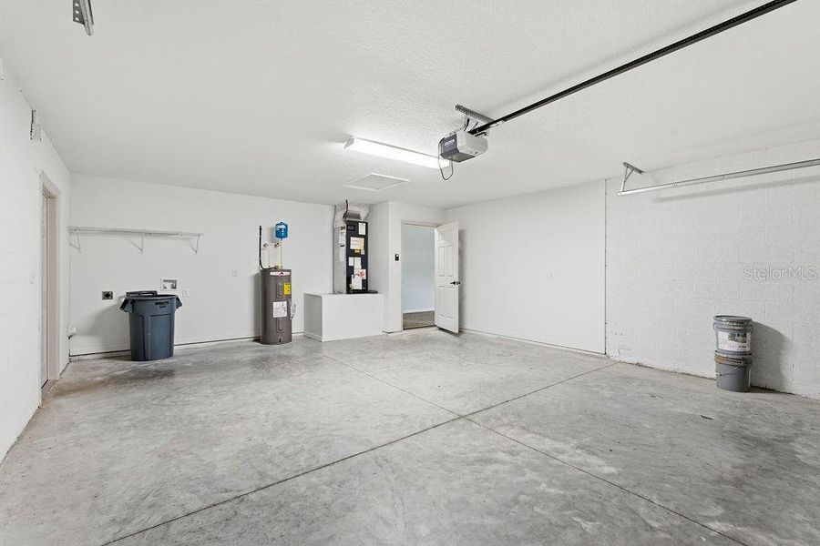 Spacious, unfurnished interior of a new home in Marion Oaks, Ocala (Image 13).