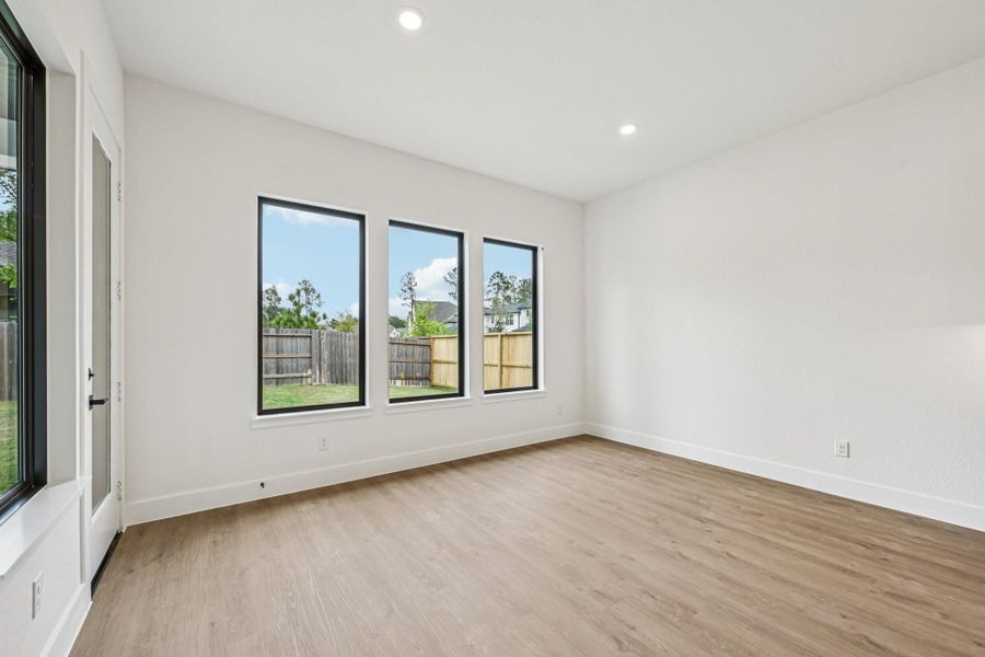 Spacious, unfurnished interior of a new home in Evergreen 60', Conroe (Image 38).