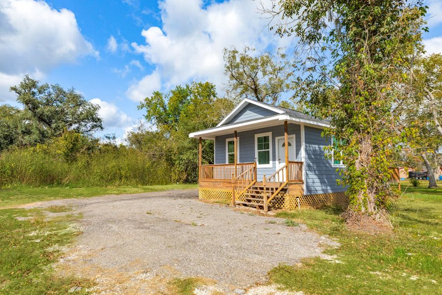 This lot offers privacy and flexibility for creating the set up that fits your lifestyle, bring your toys, hobbies, or big plans.