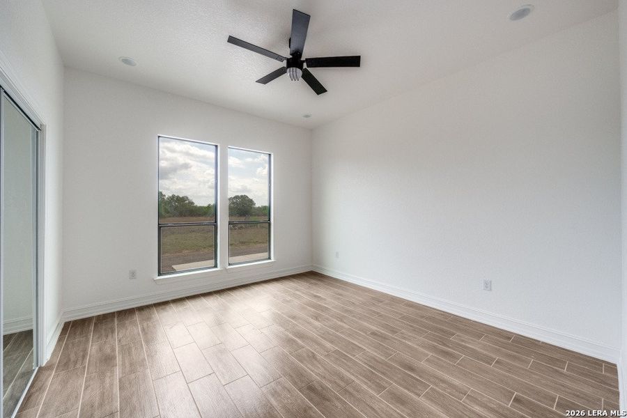 Spacious, unfurnished interior of a new home in , Floresville (Image 18).