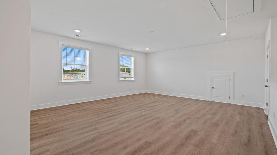 Spacious, unfurnished interior of a new home in Pamlico Terrace, Awendaw (Image 23).